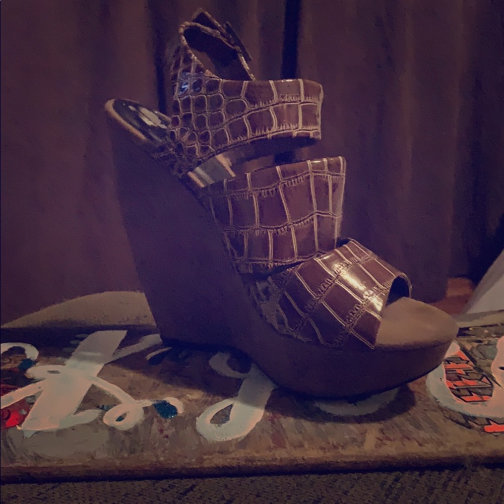 Xoxo wedges